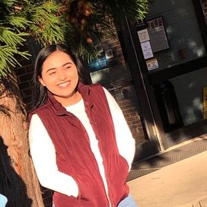 Meet your Posher, Julissa